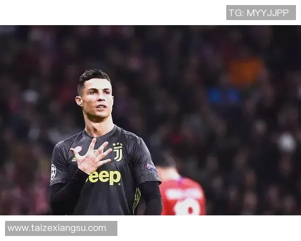 足球明星C罗的鬼舞步揭秘：如何在绿茵场上舞动魅力与技巧